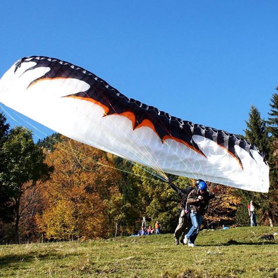 Akrobatski let parajedrilicom s Golte