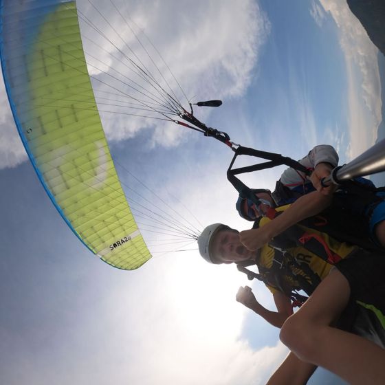 Volo acrobatico in parapendio da Krvavec