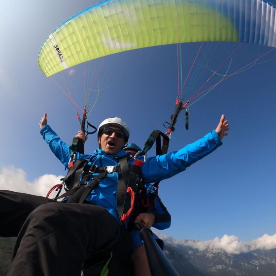 Volo acrobatico in parapendio da Krvavec